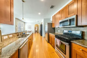 East ATX Home - Parking, NEW, Sleeps 6, Near DT - Image 2