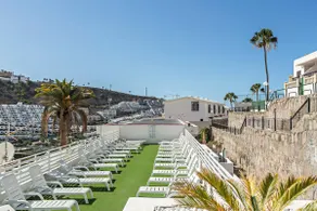 « Appartement Cumana 2 – vue sur la piscine » avec vue montagne, terrasse, piscine partagée et Wi-Fi - Image 3