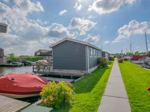 Modern chalet with private jetty on the water - Image 3