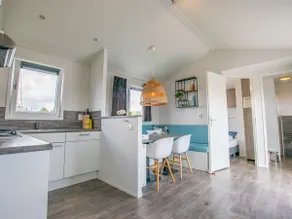 Modern chalet with private jetty on the water - Image 4