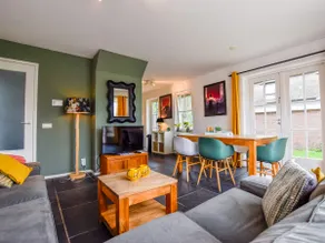 Holiday home with waterside terrace - Image 5