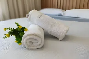 High Standard Sea Front Apartment - by TRH Home Stay - Image 3