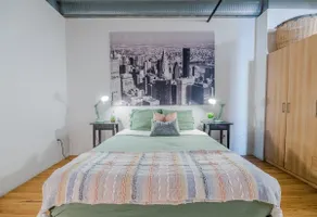 Down Town Loft: UG Park|AC|Walk to Rogers|Balcony - Image 5