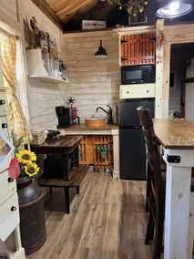 Tiny Farmhouse Pickleball Court and Pet Friendly! - Image 5