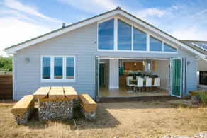 Wow I'm living on the beach. Luxury 4 bed sleeps 8 - Image 2