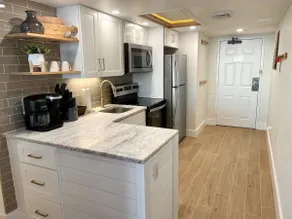 Luxury King OceanFront Couple’s Suite - Image 2