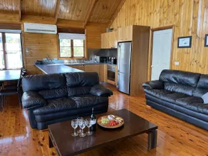 Mountain Bay Log Home - Image 4