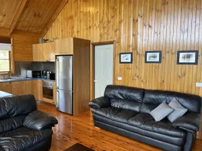 Mountain Bay Log Home - Image 5