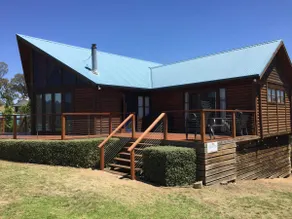 Mountain Bay Log Home - Image 2