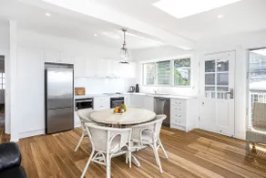 Pas Beach House Apartment 2 - Image 5