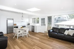 Pas Beach House Apartment 2 - Image 2