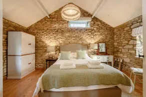 One bedroom dog friendly Cotswold holiday cottage - Oxbow Cottage - Image 4