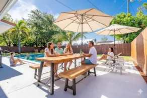 Bright 3 bedrooms Home Private Pool, 18 minutes to the Ocean - Image 3