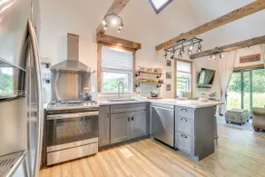 Historic Charm + Modern Luxury: 6 Mi to Stowe Mtn - Image 2