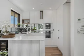 North-East Facing Modern 2-bed Apartment - Image 3