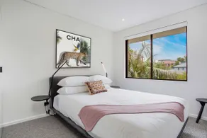 North-East Facing Modern 2-bed Apartment - Image 2