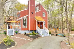 Deck, Fire Pit & Pool Access at Poconos Retreat! - Image 3