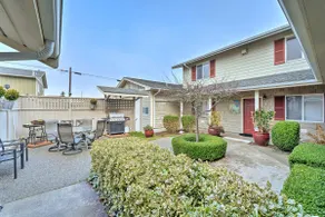 Apartment w/ Gas Fireplace ~ 1/2 Mi to Beach! - Image 3