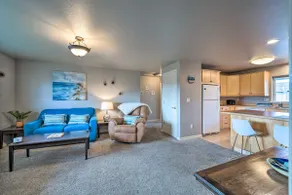 Apartment w/ Gas Fireplace ~ 1/2 Mi to Beach! - Image 5