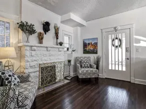 House w/ Excellent Locale. Beautifully remodeled! - Image 5