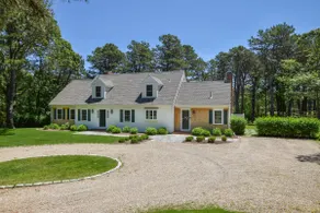 Pond-Front Home w Water Views - Image 3
