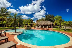 Walking Distance to Eagle Beach with Tropical Vibe - Image 5