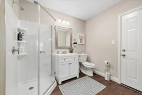 Sleek 4BR Single-Level: 3 Kings + Retro Arcade - Image 3