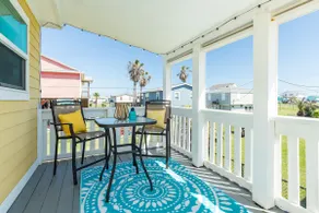 Sunny Daze Walk to Beach 2 Decks Pet Friendly Has a Mini Bar - Image 5
