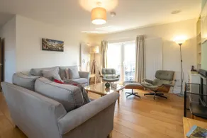 Gun Lodge - sleeps 6 guests  in 3 bedrooms - Image 2