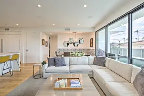 Chic Coronado Retreat w/ Patio & 4 Cruiser Bikes! - Image 5
