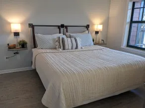 Renovated Chic Premium 1 bdrm - Image 3