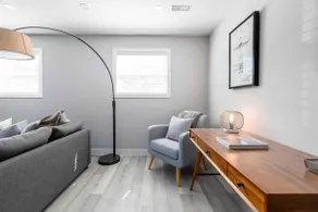 Modern 3BR near UWO with parking & fast WiFi - Image 5
