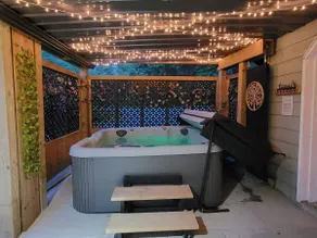 Waterfront Cottage hottub 7BR Paradise Palace - Image 4