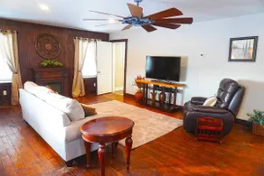 Historic Salt Box House | Pet Friendly | Central - Image 2