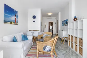 Prächtiges Haus mit einem schönen Blick auf das Meer - Image 5