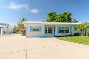 Pine Island Beach House!  *Gulf Access, Heated Pool, Hot Tub & Boat Dock* - Image 5