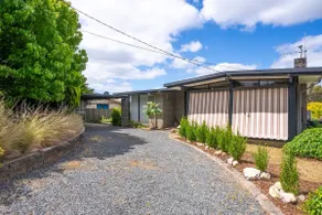 'Studio 74' A Spacious, Nostalgic Country Retreat - Image 5