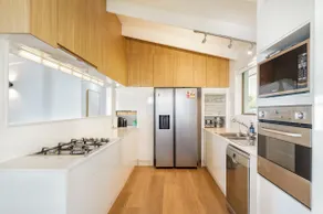Montville Retreat With Hinterland & Coastal Views - Image 4