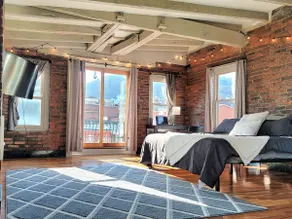 Loft Apartment in Heart of Yuengling Downtown! - Image 4