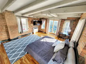 Loft Apartment in Heart of Yuengling Downtown! - Image 3