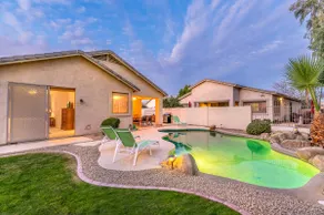 Golf front home in a central location with a pool! - Image 4
