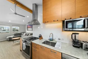 Newly Renovated 3BR Modern Apt in Heart of OB - Image 3