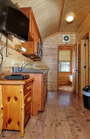 Deluxe Cabin 40 - Image 4