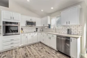 Modern Farmhouse-Hot Tub, Fire Pit & Game Room - Image 2