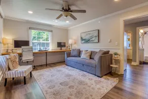 Modern 2 Bedroom Farmhouse Cottage with Hot Tub in Snohomish - Image 4