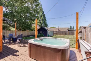 Modern 2 Bedroom Farmhouse Cottage with Hot Tub in Snohomish - Image 3