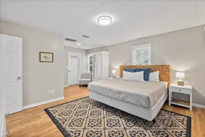 Fullerwood Park Retreat, 5 min to Downtown, Sleeps 6 - Image 3