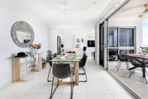 'Top of Town' Resort-style Stay in Heart of Darwin - Image 3