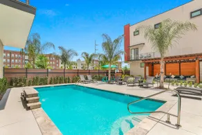 Luxury 3-Story Home w Pool & Parking garage - Image 5