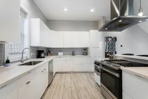 Luxury 3-Story Home w Pool & Parking garage - Image 3